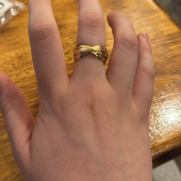 Vintag Avon Gold Tone Rolling Ring Size 8.75 - Picture 6 of 6